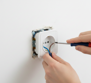Yerinden Çıkmış Elektrik Prizi | 5 Güvenli Onarım Adımı
